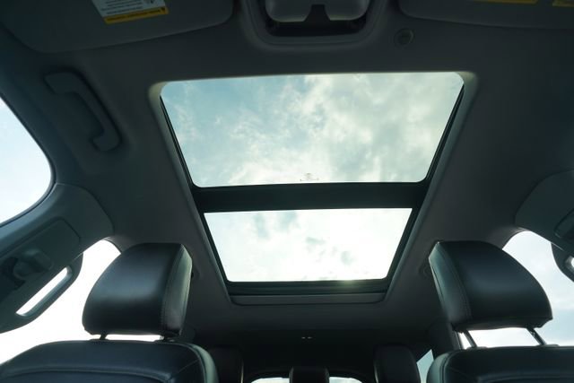 Used 2022 Ford Explorer XLT w/ Equipment Group 202A image 12