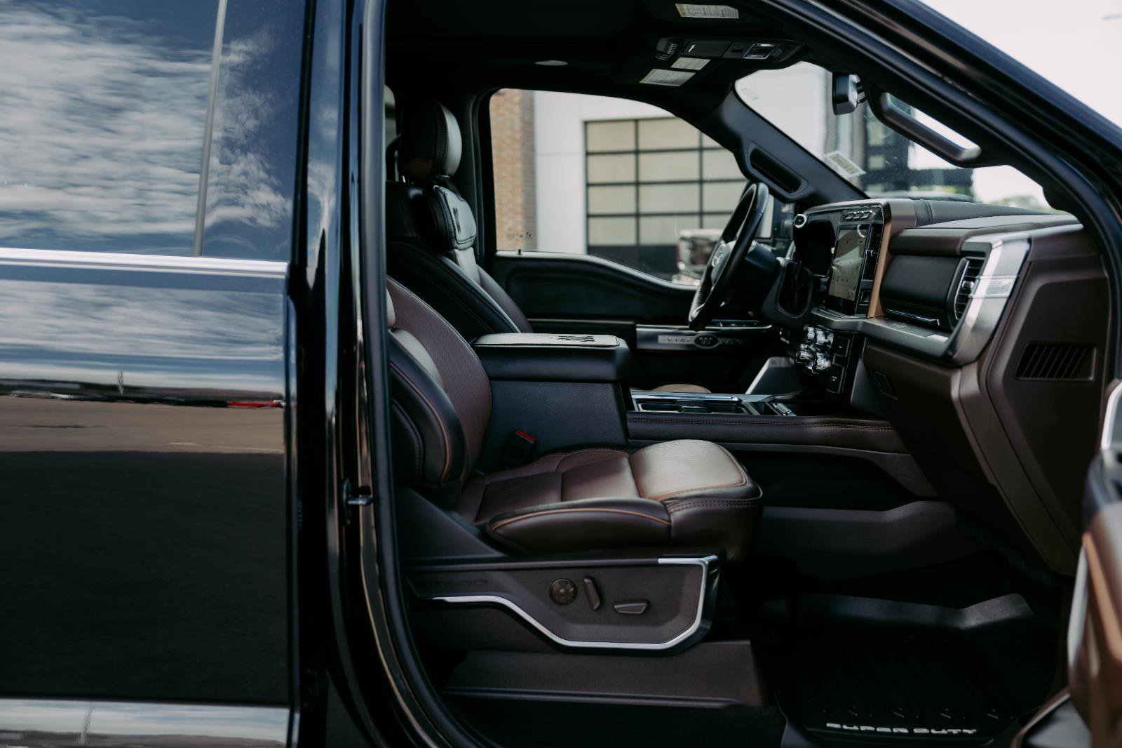 Used 2024 Ford F450 King Ranch w/ FX4 Off-Road Package image 15