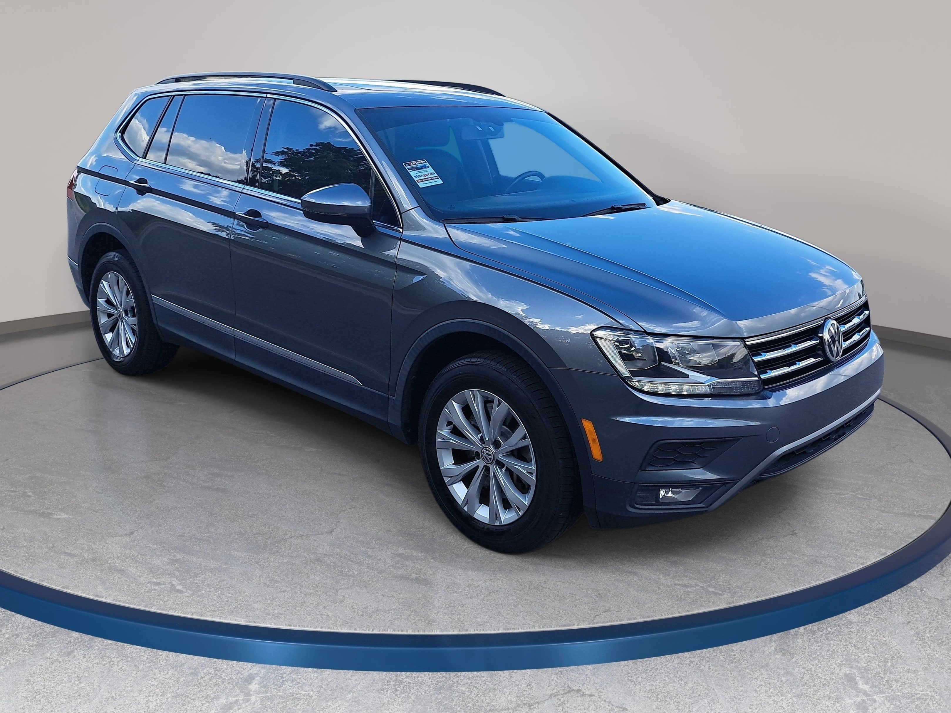 Used 2018 Volkswagen Tiguan SE w/ Panoramic Sunroof Package AWD/4WD image 3
