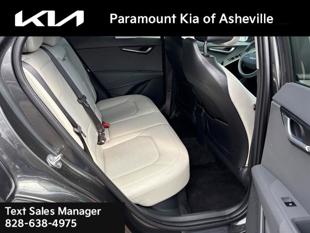 Certified 2025 Kia Niro EX image 22