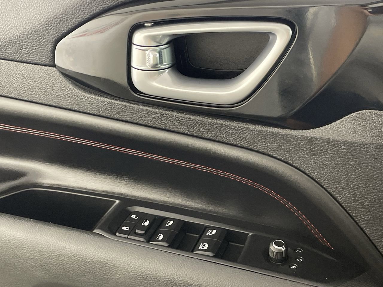 Used 2022 Jeep Compass Trailhawk w/ Sun and Sound Group image 19