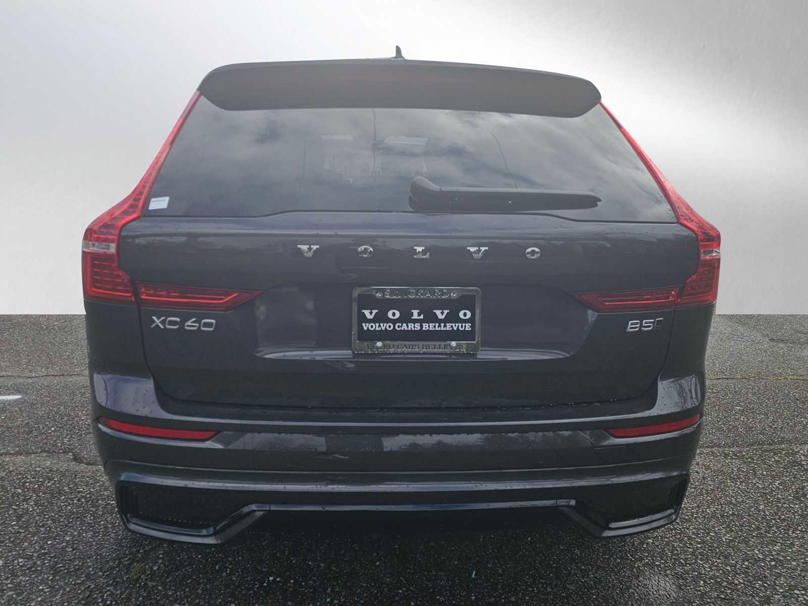 Certified 2025 Volvo XC60 B5 Plus image 4