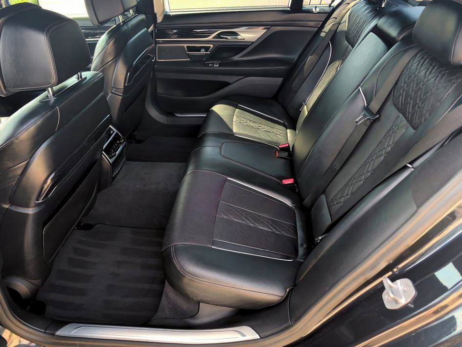 Used 2018 BMW 750i xDrive image 9