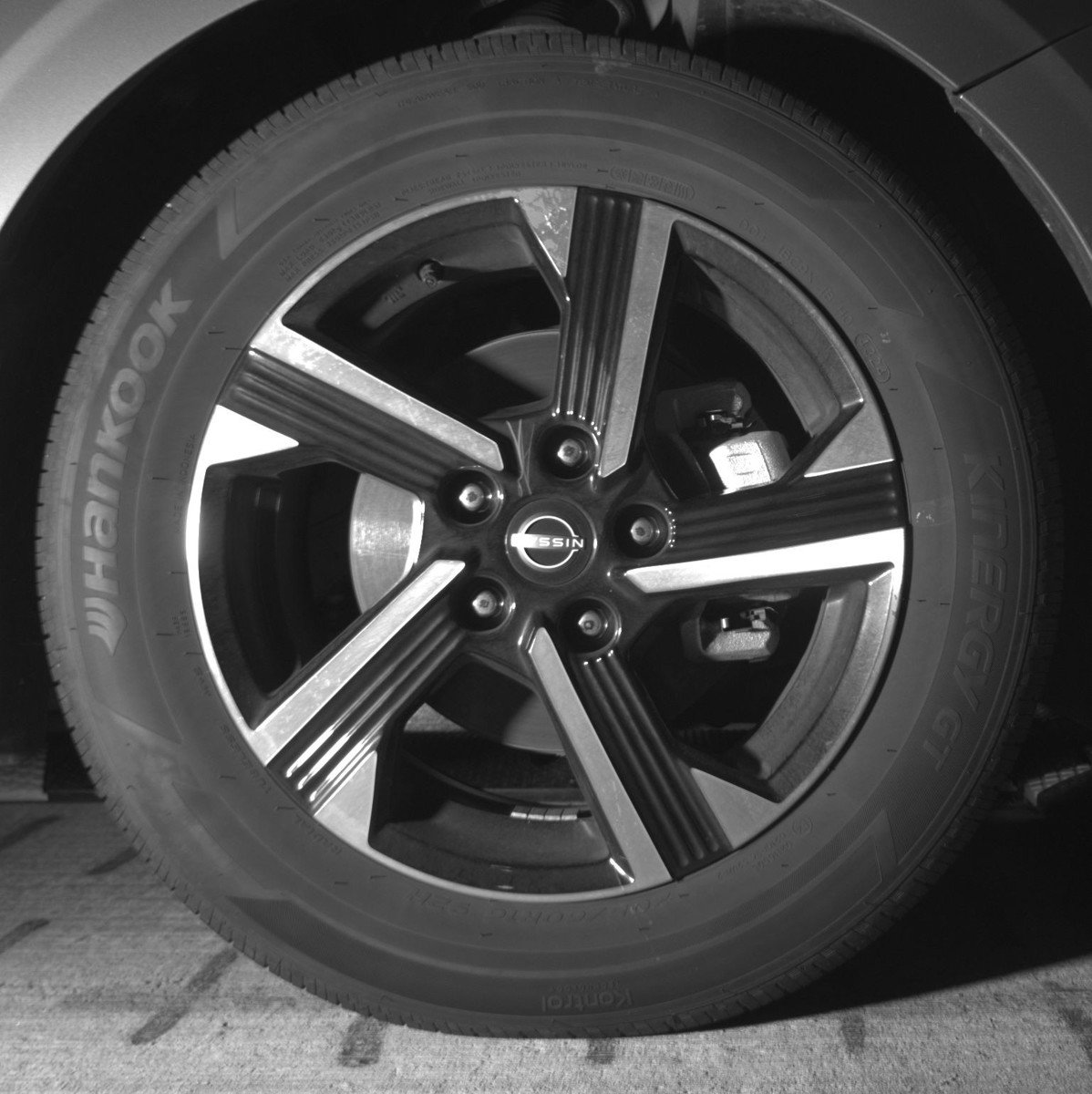 Used 2025 Nissan Sentra SV FWD image 13