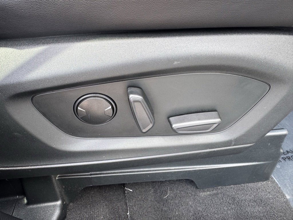 Used 2023 Ford Explorer XLT w/ Equipment Group 202A image 23