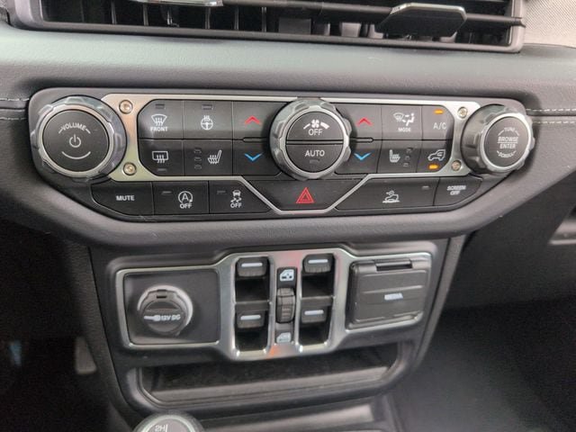 Certified 2025 Jeep Wrangler Unlimited Sahara AWD/4WD image 15