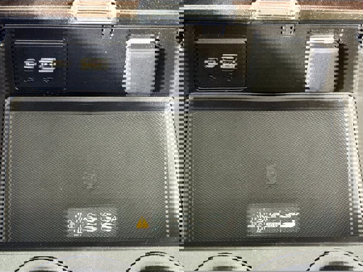 Used 2021 GMC Yukon Denali w/ Denali Premium Package image 19