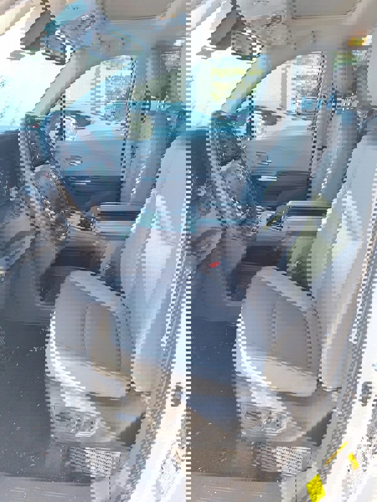 Used 2022 Toyota Sienna XLE image 8