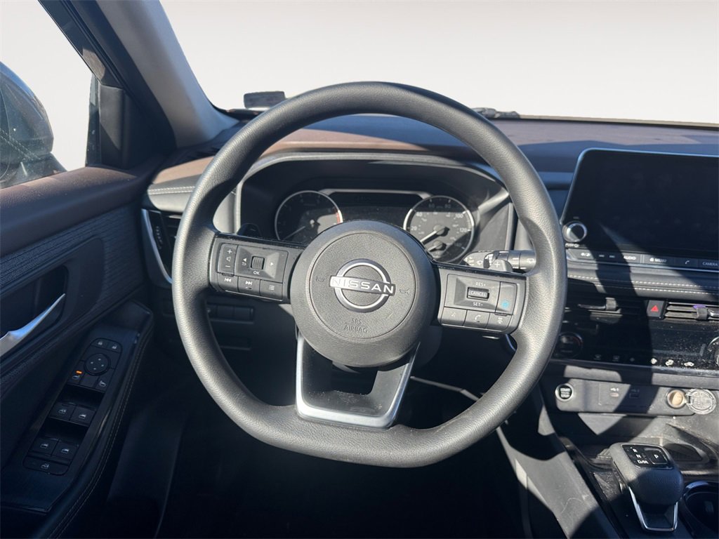 Used 2022 Nissan Rogue SV image 12