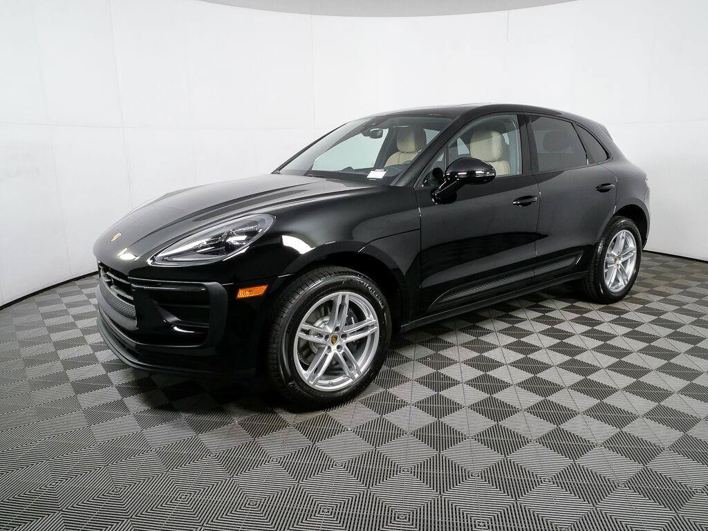 Certified 2026 Porsche Macan AWD/4WD image 2