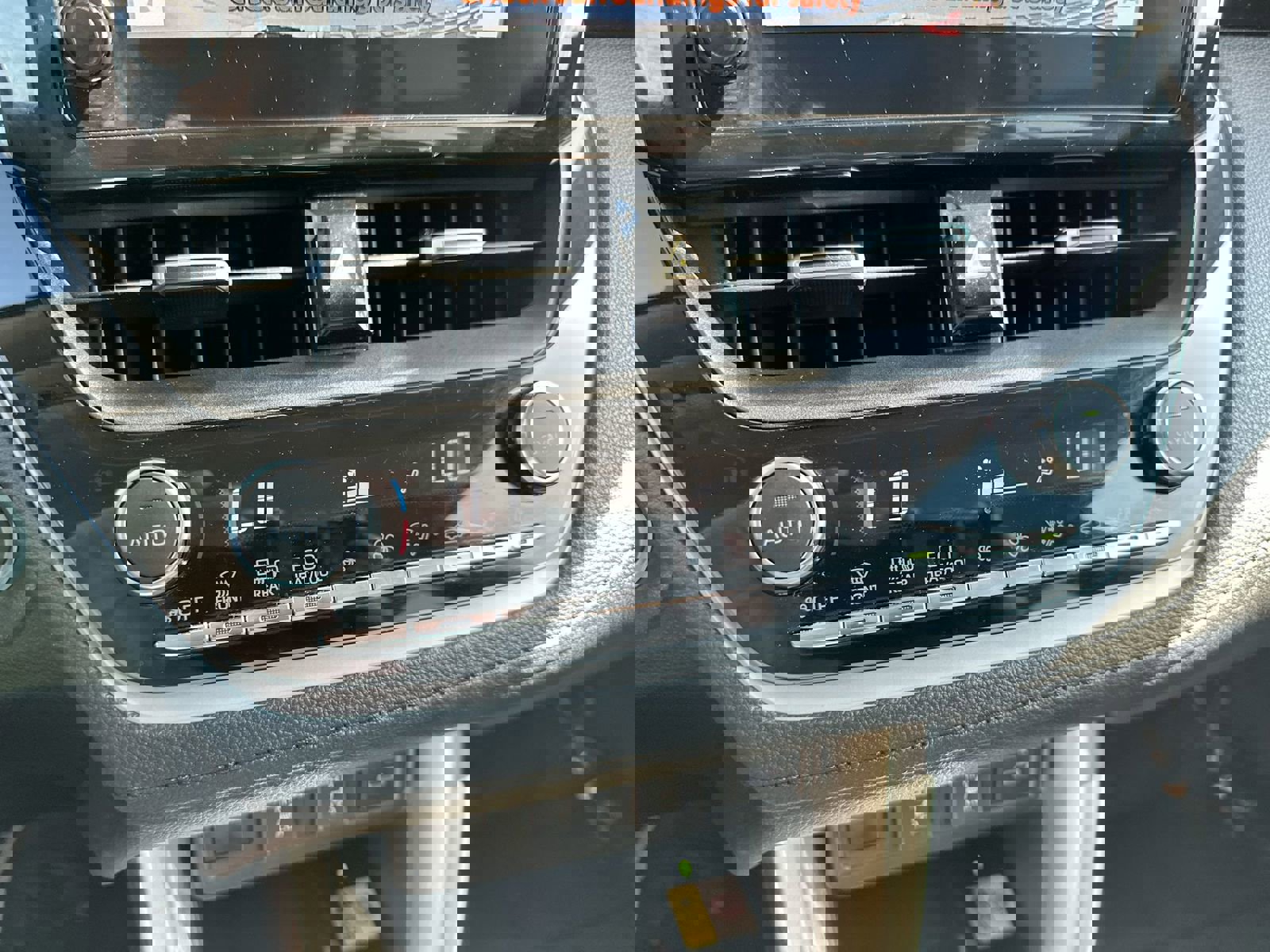 Used 2023 Toyota Corolla Cross XLE image 18