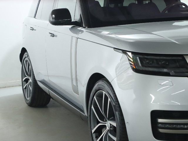 Used 2023 Land Rover Range Rover SE image 12
