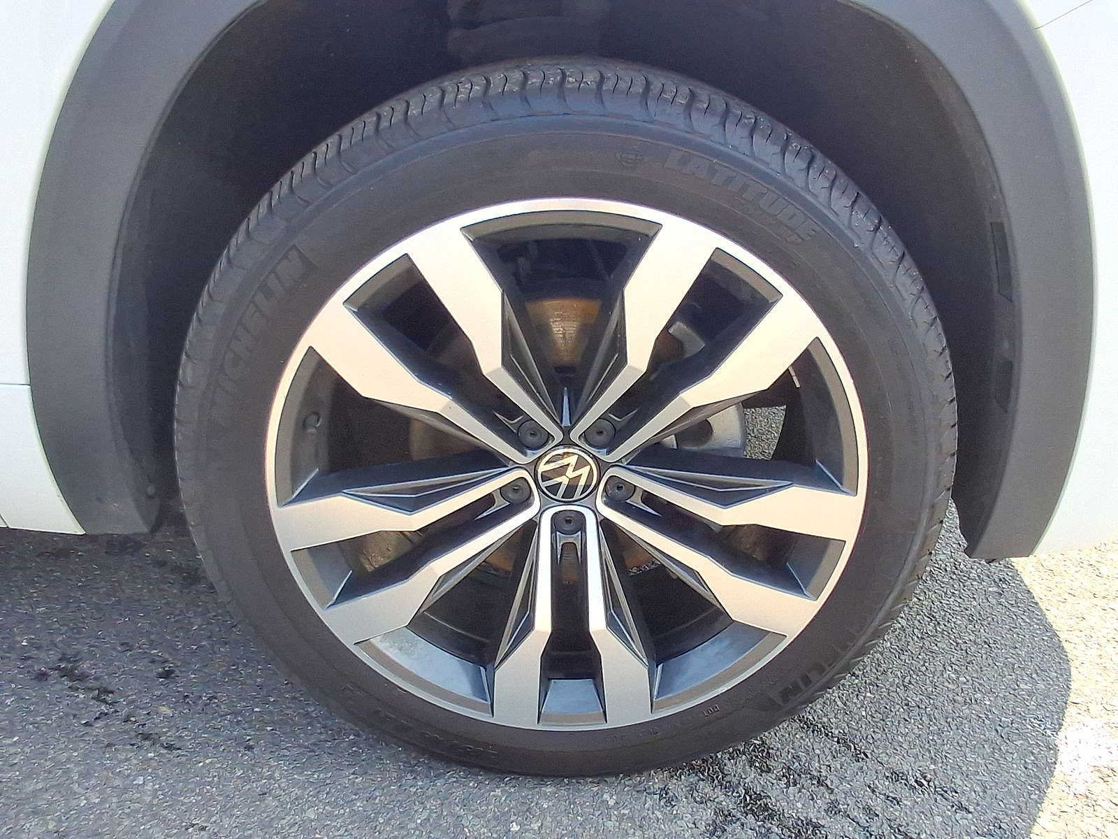 Used 2021 Volkswagen Atlas Cross Sport SEL R-Line AWD/4WD image 33