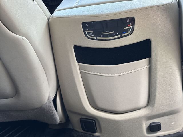 Used 2019 Cadillac Escalade Luxury AWD/4WD image 17