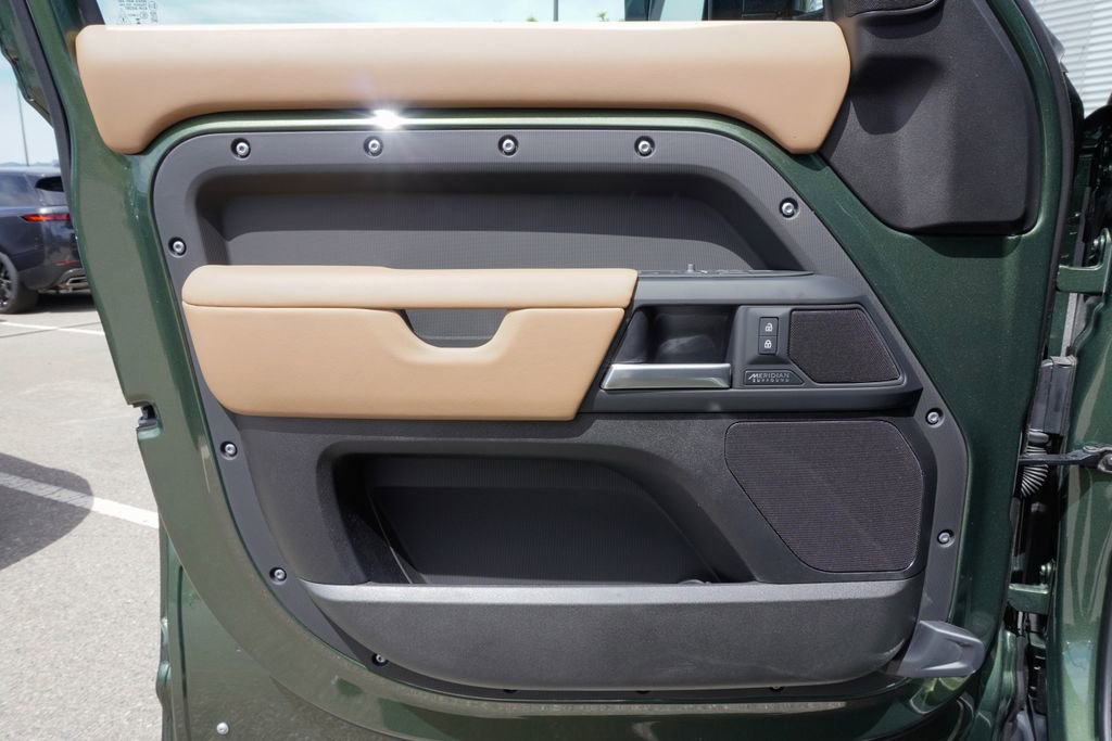 New 2026 Land Rover Defender 130 X-Dynamic SE image 17