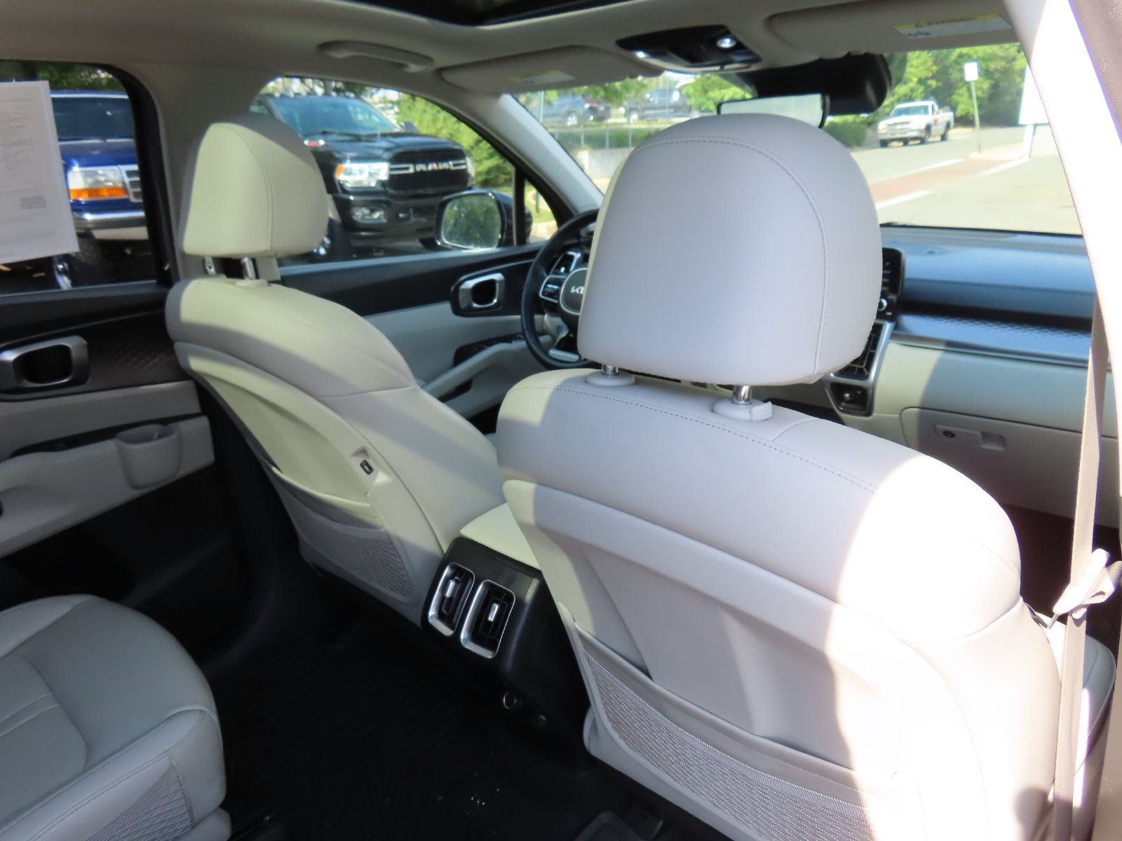 Used 2022 Kia Sorento EX w/ Panoramic Sunroof Package AWD/4WD image 33
