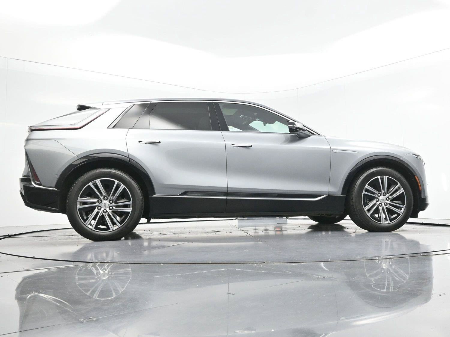 Used 2024 Cadillac Lyriq Luxury AWD/4WD image 47