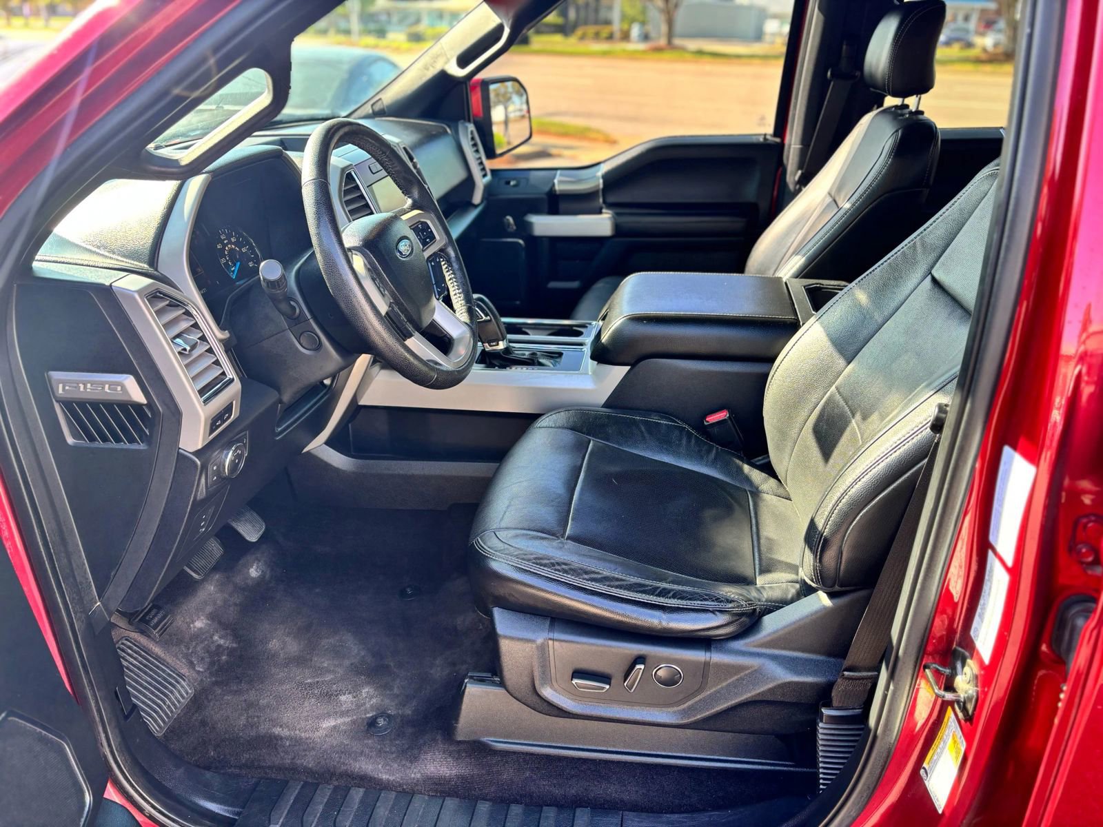 Used 2015 Ford F150 Lariat w/ Equipment Group 502A Luxury AWD/4WD image 13