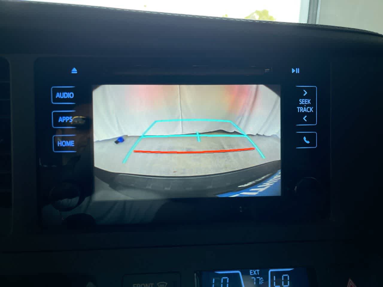 Used 2015 Toyota Sienna SE FWD image 17