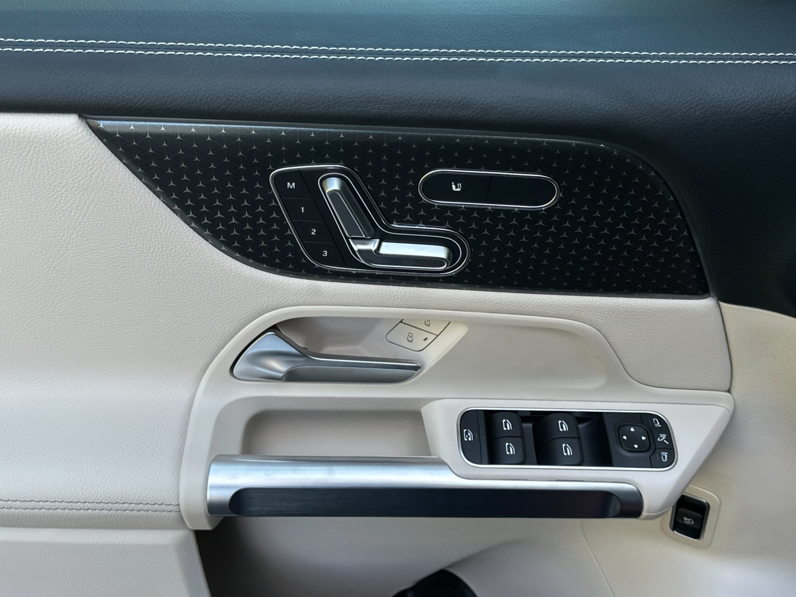 New 2026 Mercedes-Benz GLB 250 4MATIC image 11