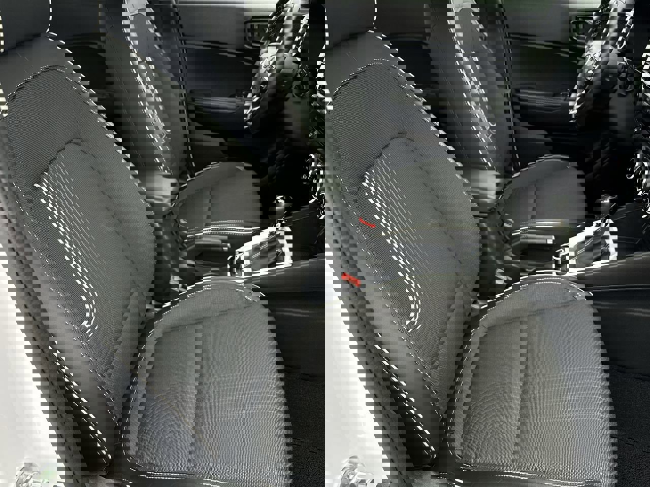 Used 2022 Hyundai Venue Limited image 21