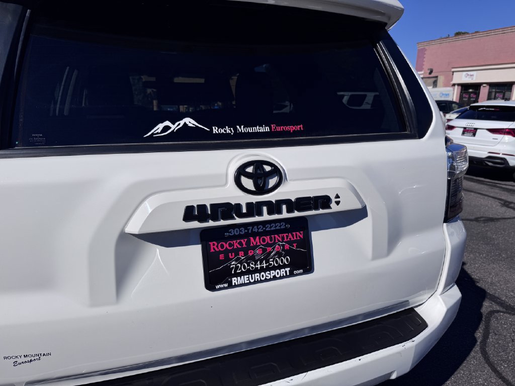 Used 2022 Toyota 4Runner SR5 AWD/4WD image 9