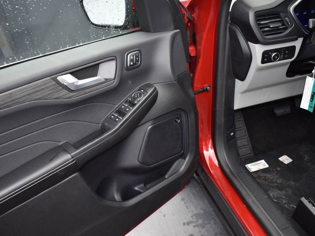 New 2025 Ford Escape SE w/ PHEV Premium Package FWD image 10