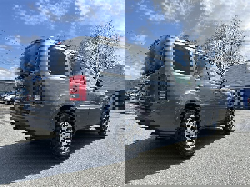 Used 2011 Honda Pilot Touring image 4