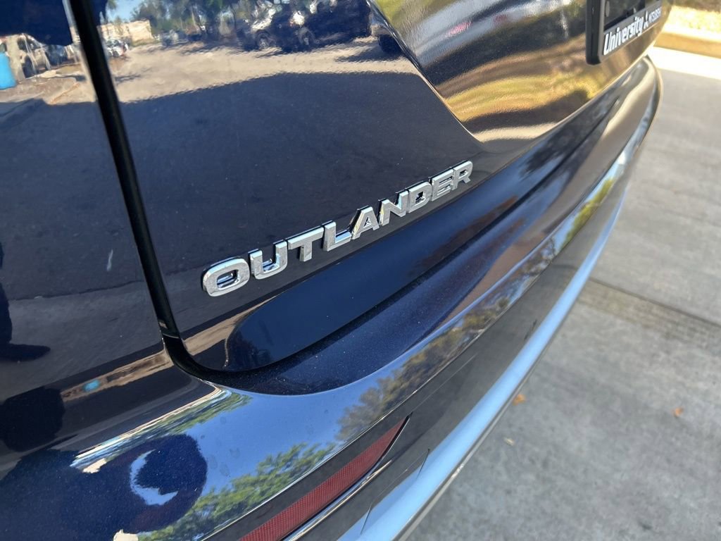 New 2025 Mitsubishi Outlander SE image 18