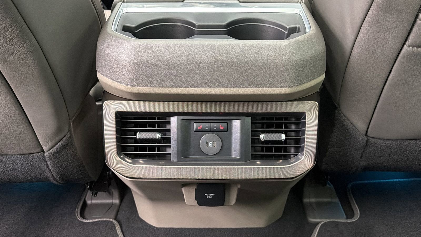 Used 2026 Ford F450 Platinum w/ Platinum Plus Package image 40
