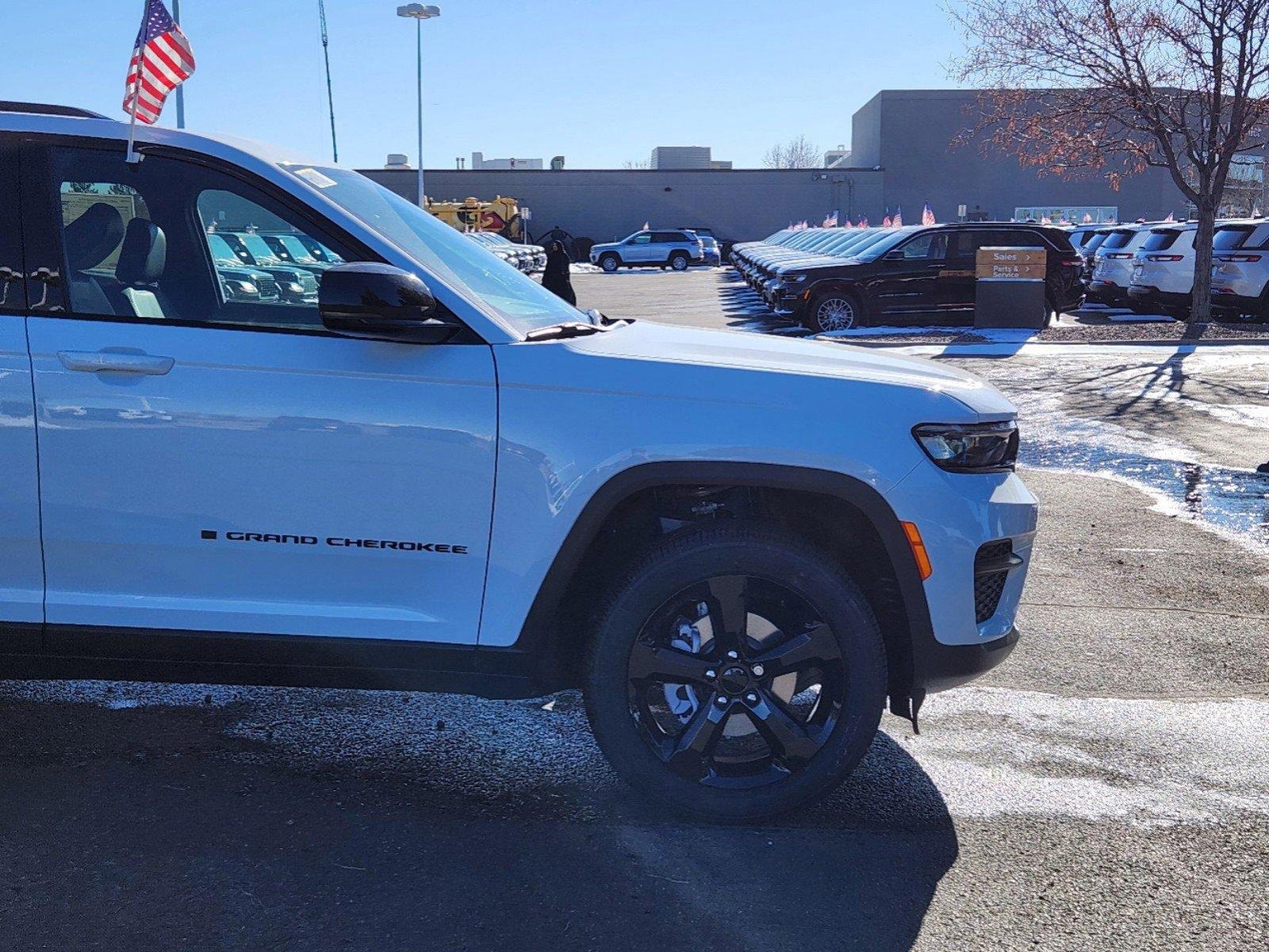 New 2025 Jeep Grand Cherokee Altitude image 37