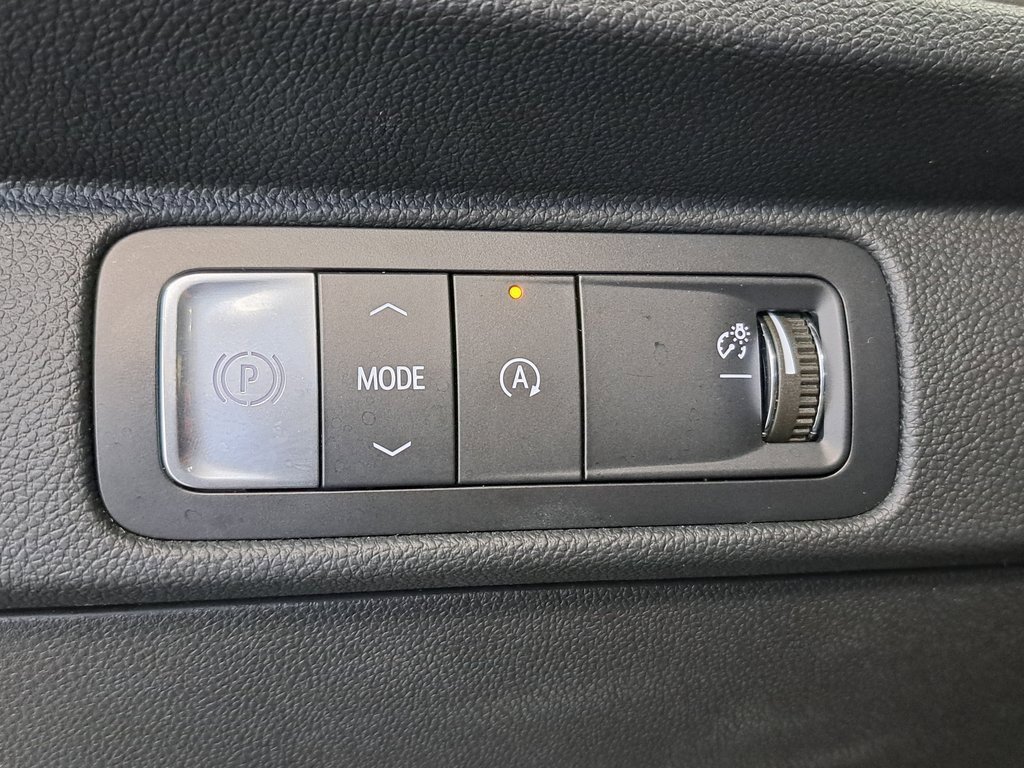 Used 2025 Chevrolet Traverse LT image 13