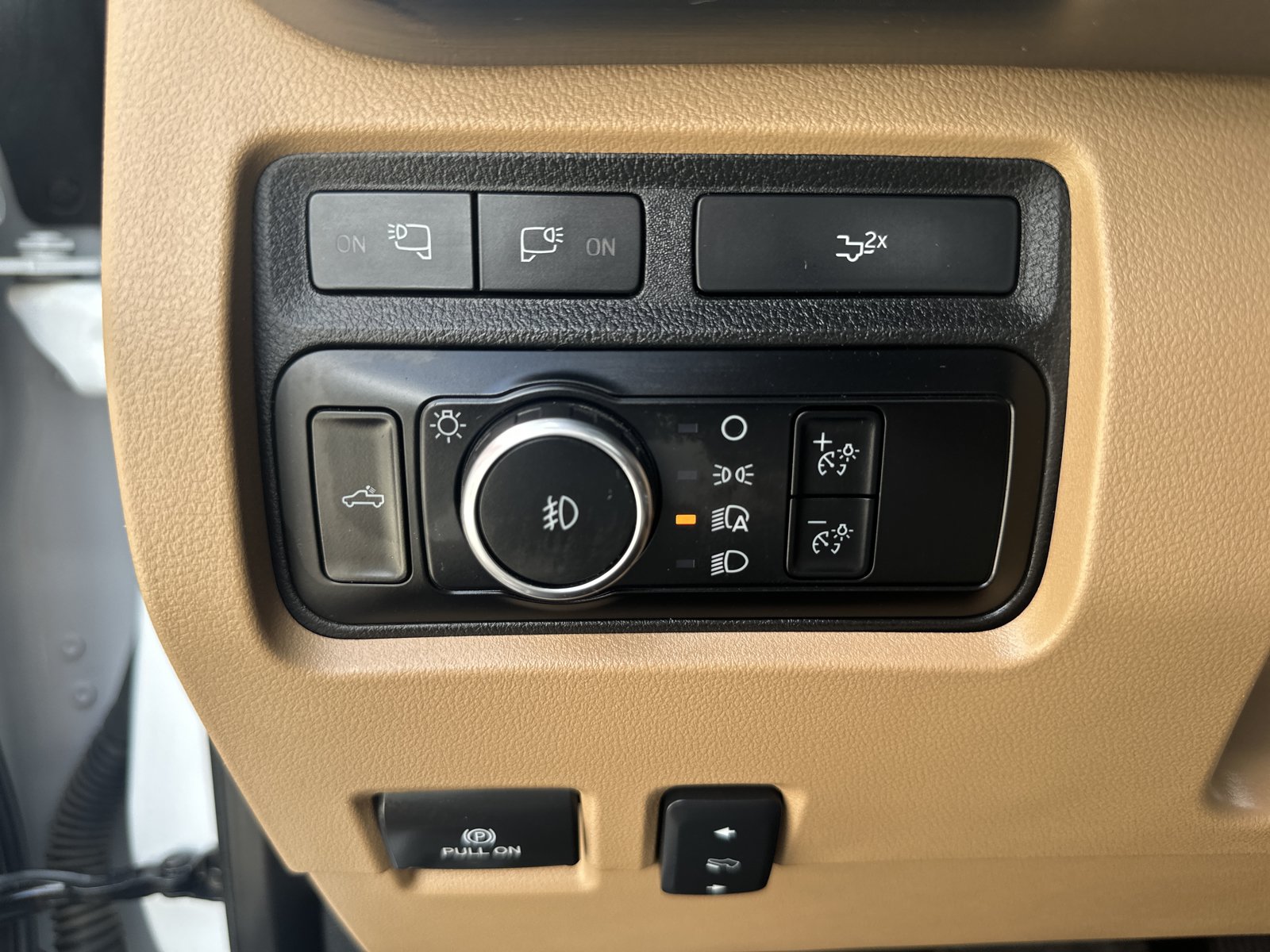 Used 2023 Ford F350 Lariat w/ Lariat Ultimate Package AWD/4WD image 15