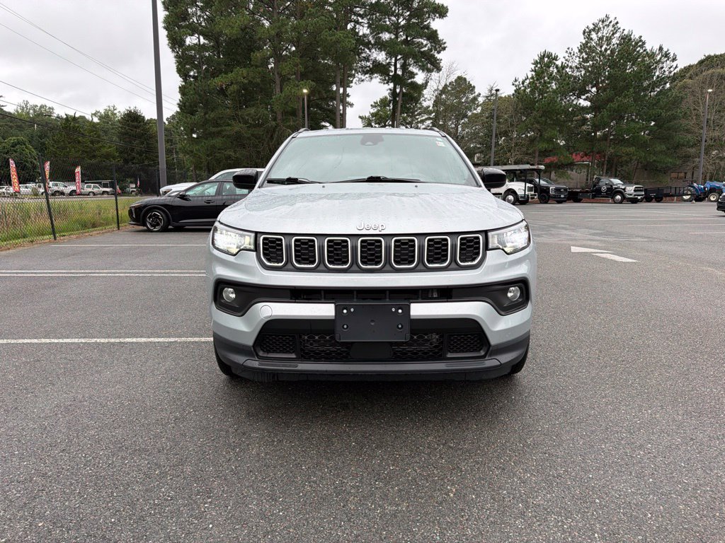 Certified 2024 Jeep Compass Latitude AWD/4WD image 3