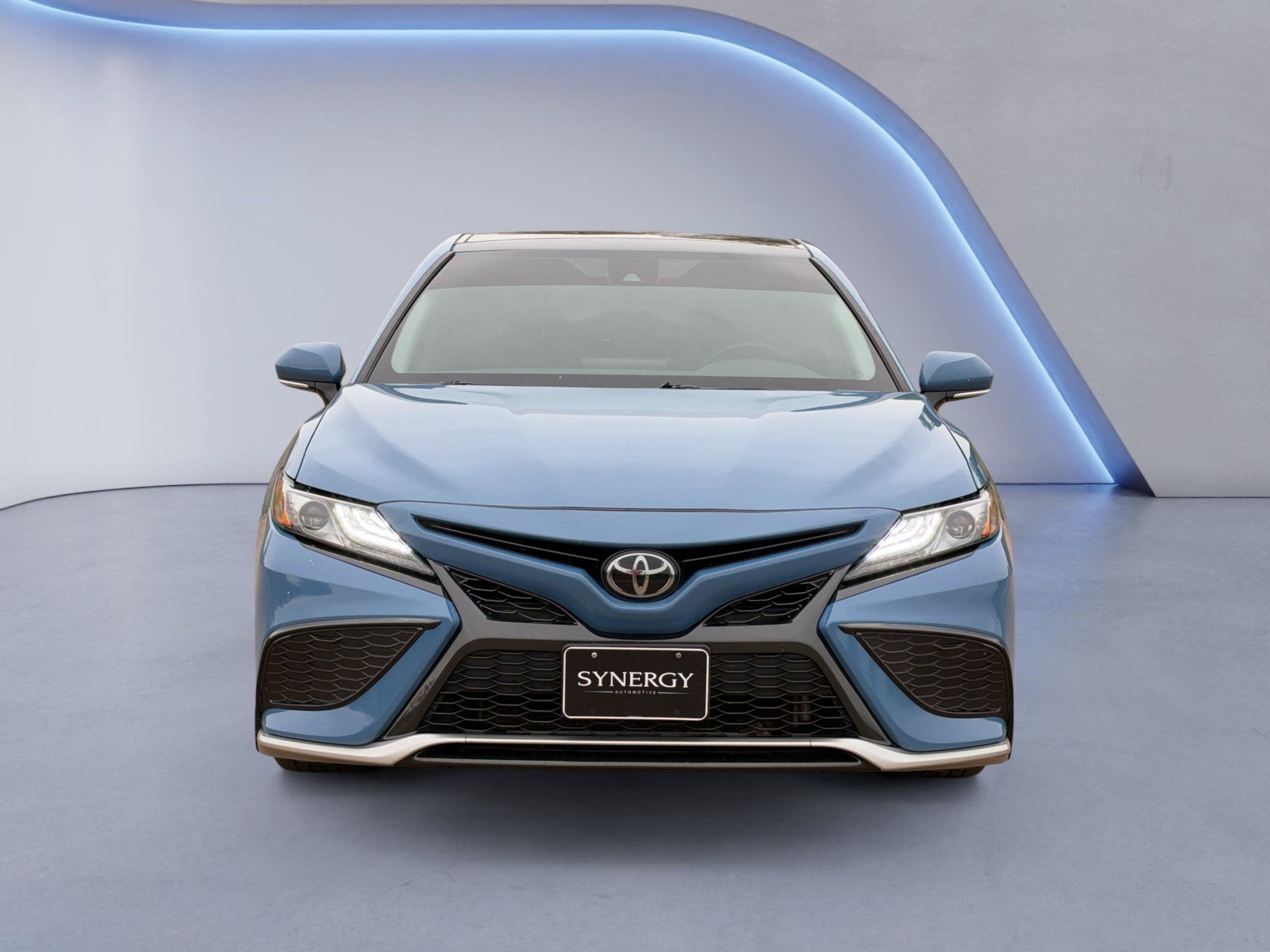 Used 2024 Toyota Camry XSE FWD image 2