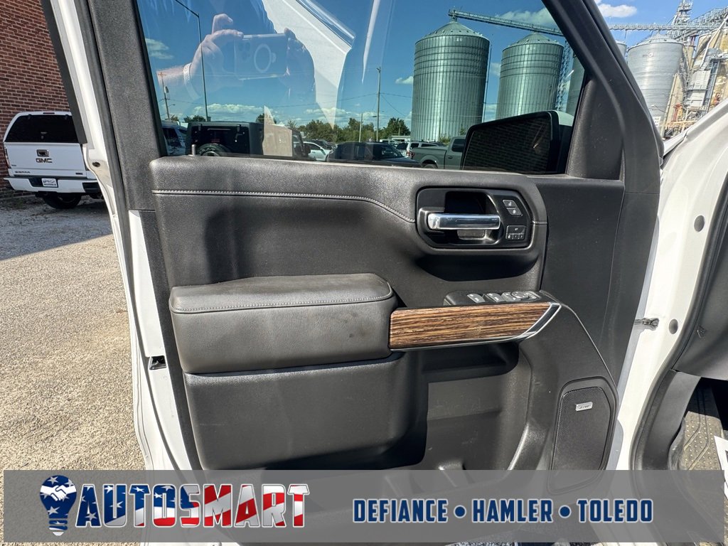 Used 2019 Chevrolet Silverado 1500 High Country w/ Technology Package image 16