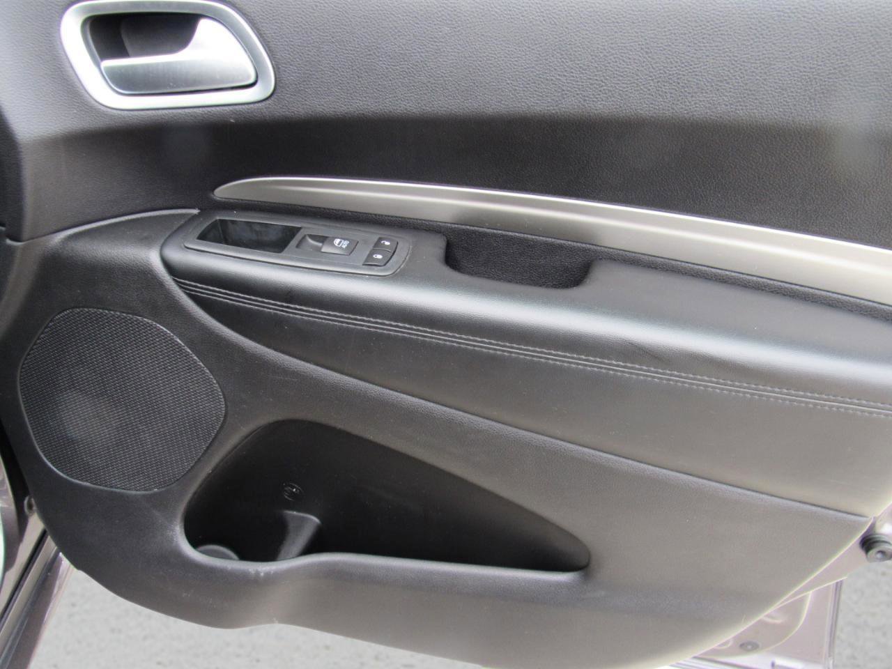 Used 2020 Dodge Durango SXT image 32