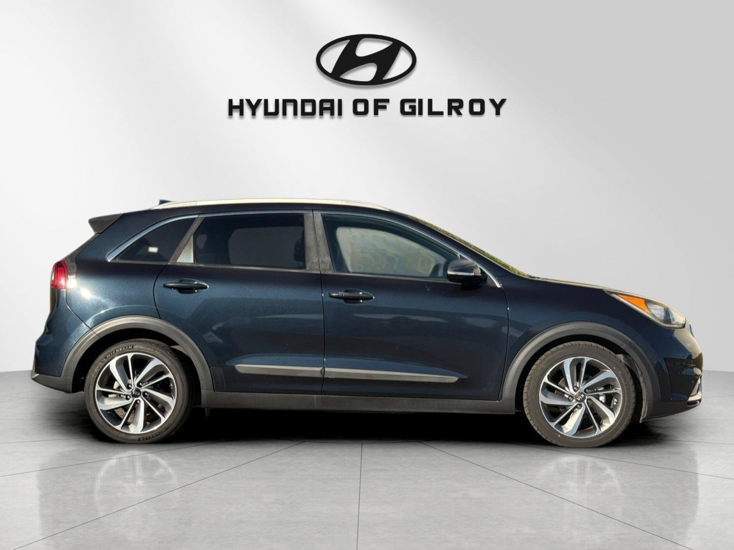 Used 2017 Kia Niro Touring w/ Advanced Technology Package FWD image 6