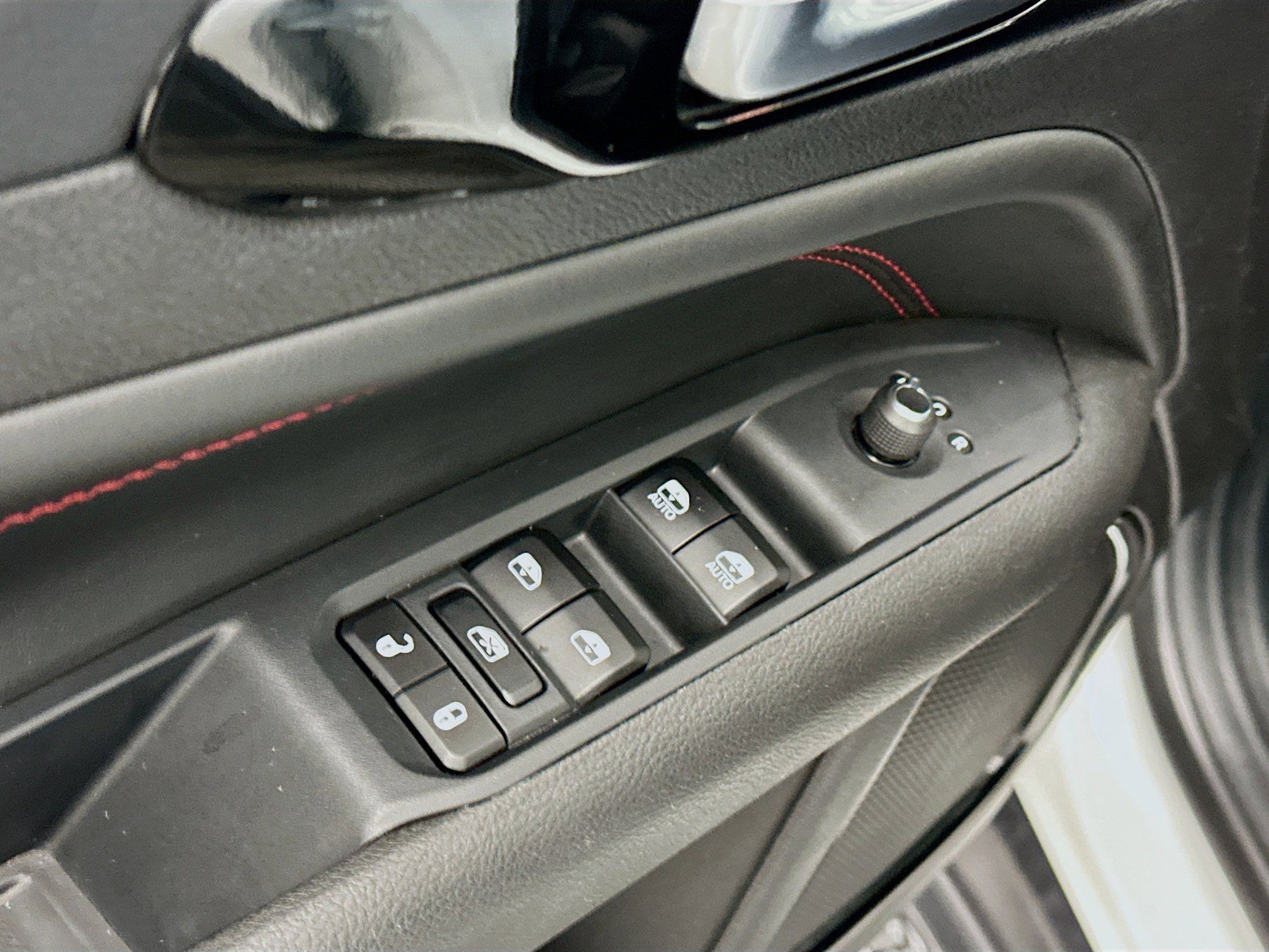 Used 2025 Jeep Compass Trailhawk AWD/4WD image 15