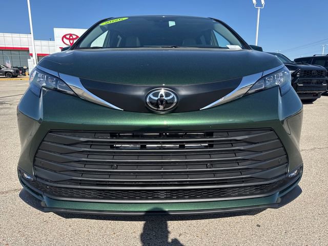 New 2026 Toyota Sienna XLE image 10