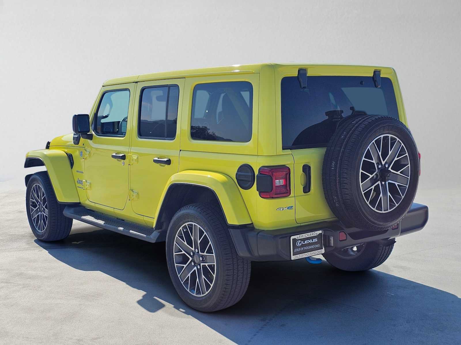 Used 2023 Jeep Wrangler Unlimited Sahara w/ Cold Weather Group AWD/4WD image 5