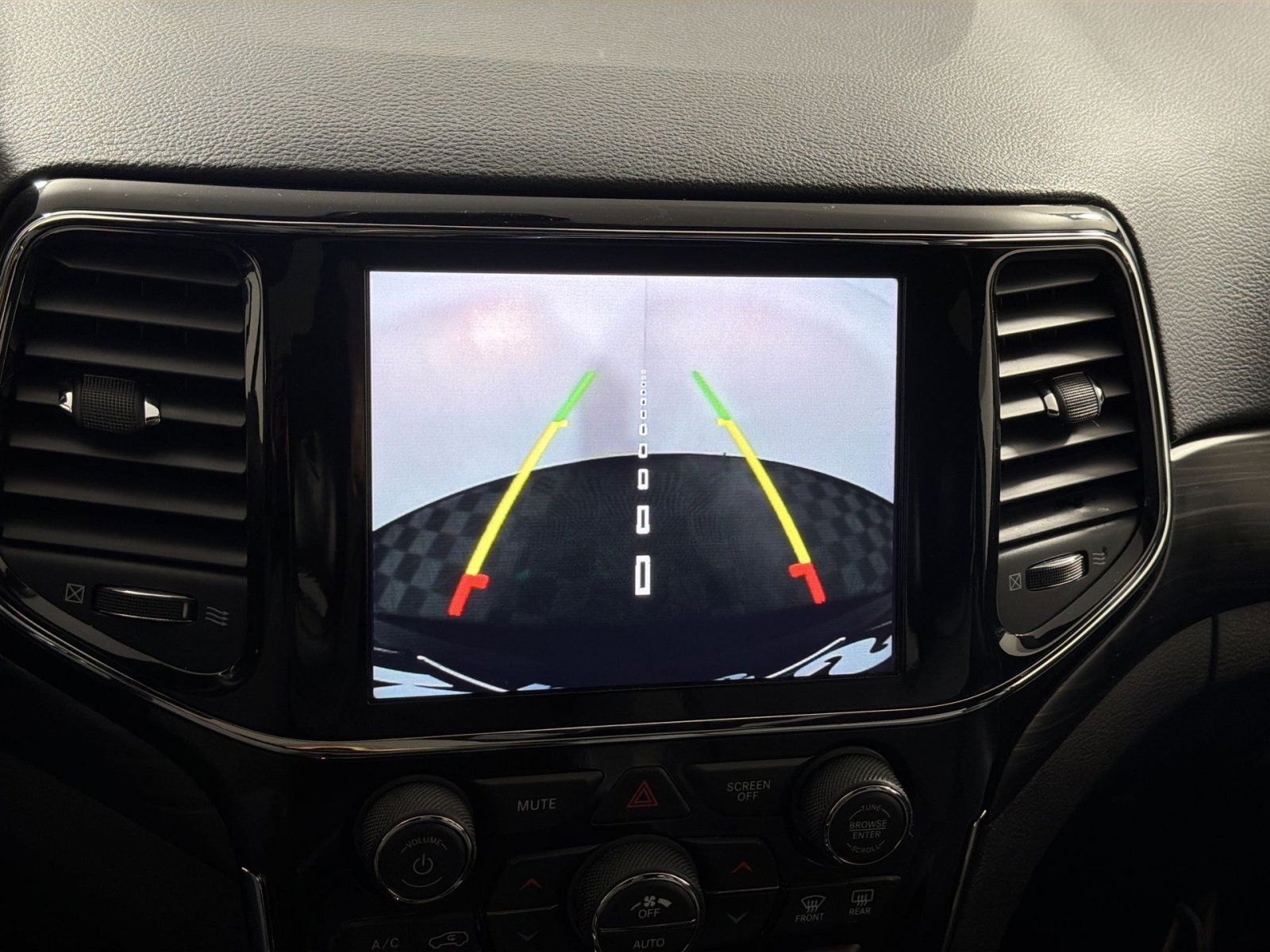 Used 2022 Jeep Grand Cherokee Laredo X image 19