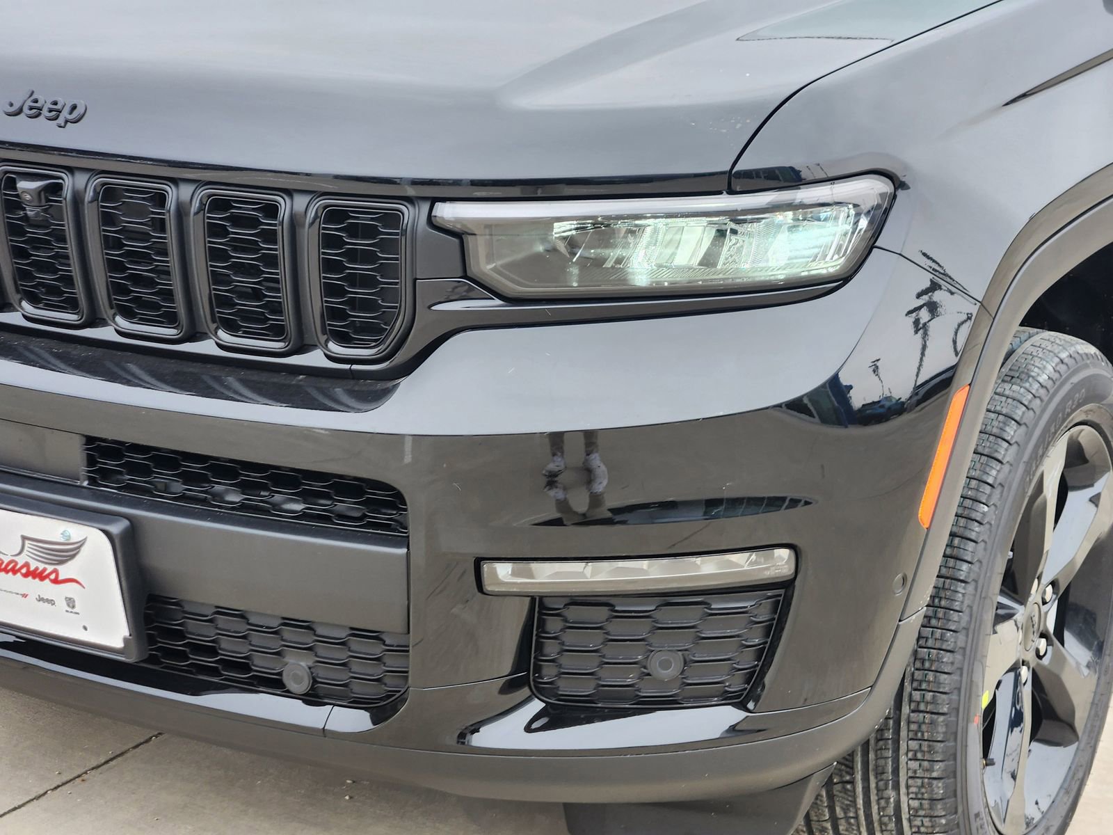 New 2025 Jeep Grand Cherokee L Limited w/ Luxury Tech Group II RWD image 9