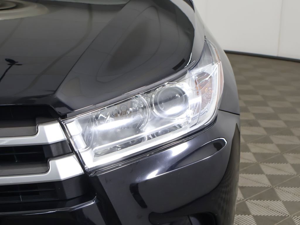 Used 2019 Toyota Highlander XLE AWD/4WD image 16