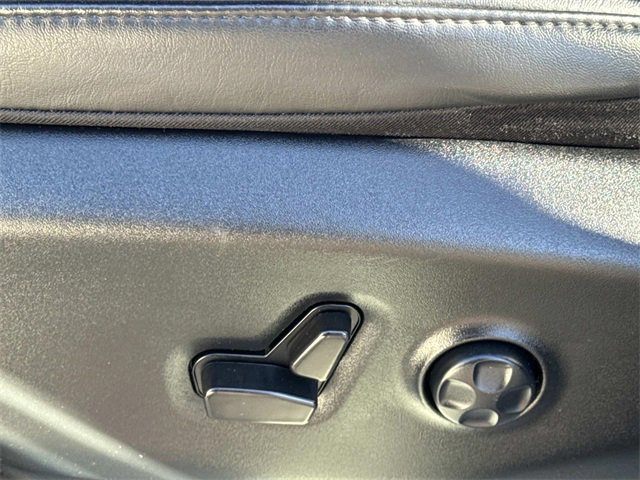 Used 2023 Chrysler Pacifica Touring-L image 19