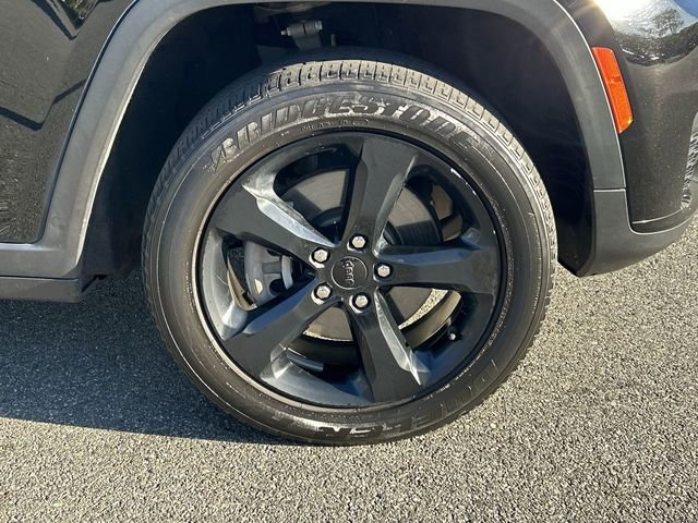 Used 2023 Jeep Grand Cherokee L Altitude AWD/4WD image 13