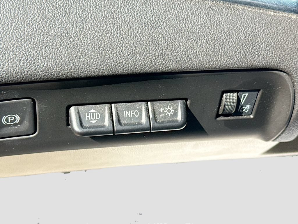 Used 2024 Buick Enclave Avenir w/ Avenir Technology Package FWD image 11
