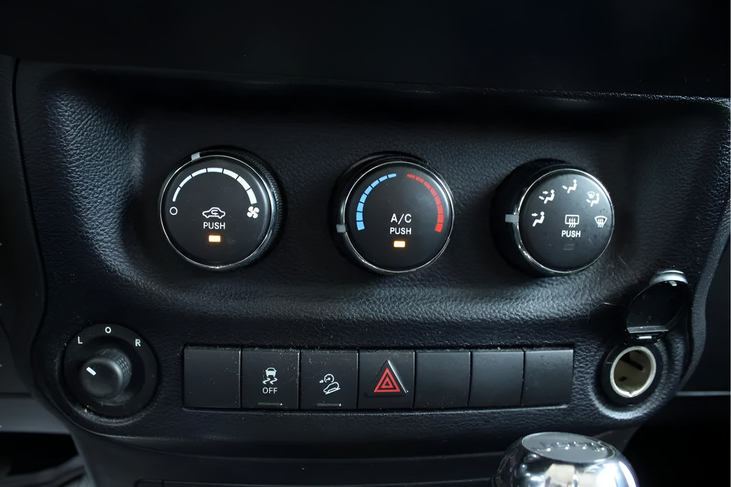 Used 2014 Jeep Wrangler Unlimited Sport w/ Quick Order Package 24S AWD/4WD image 11