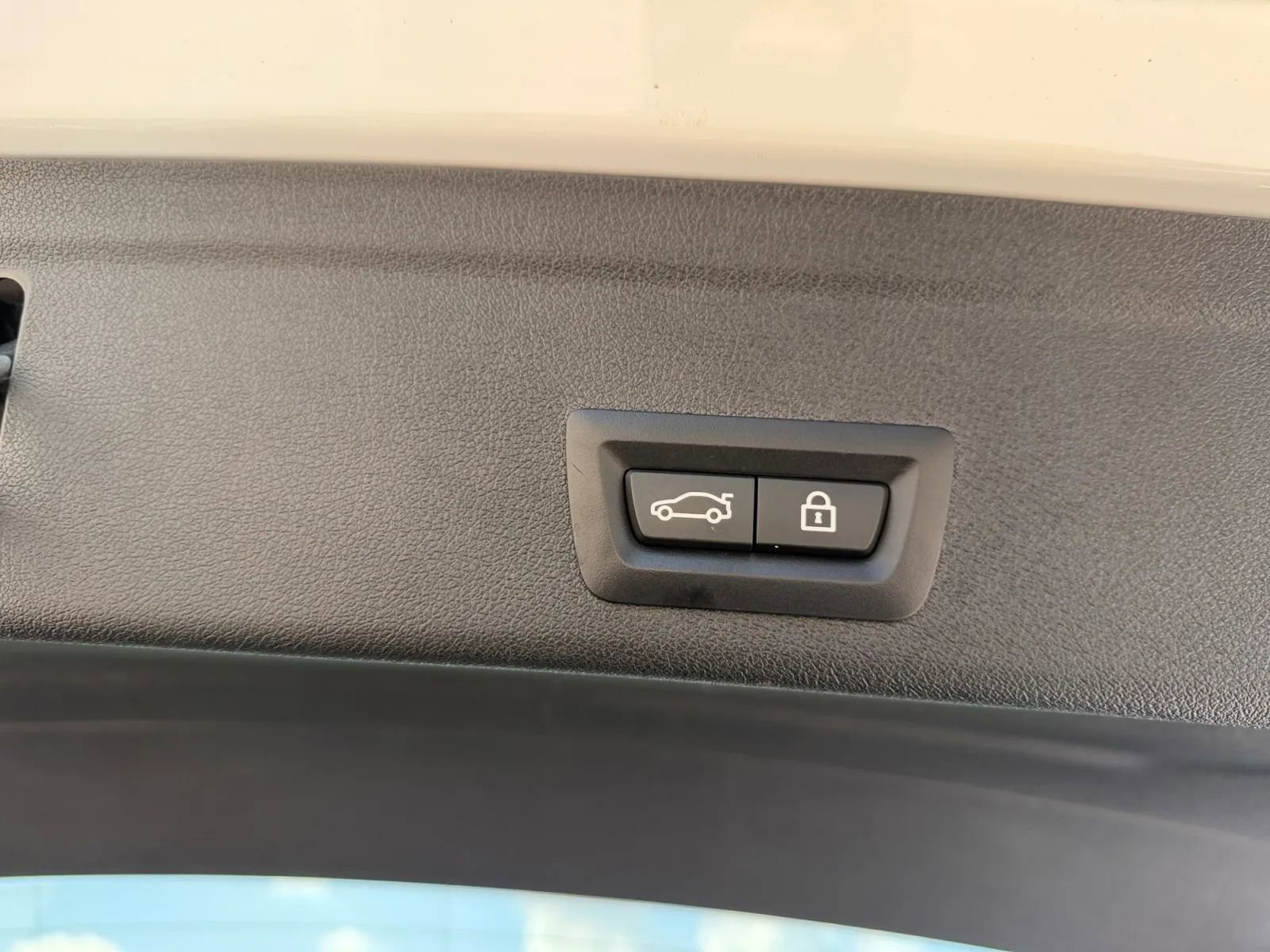 Used 2021 BMW X6 sDrive40i w/ Executive Package RWD image 30