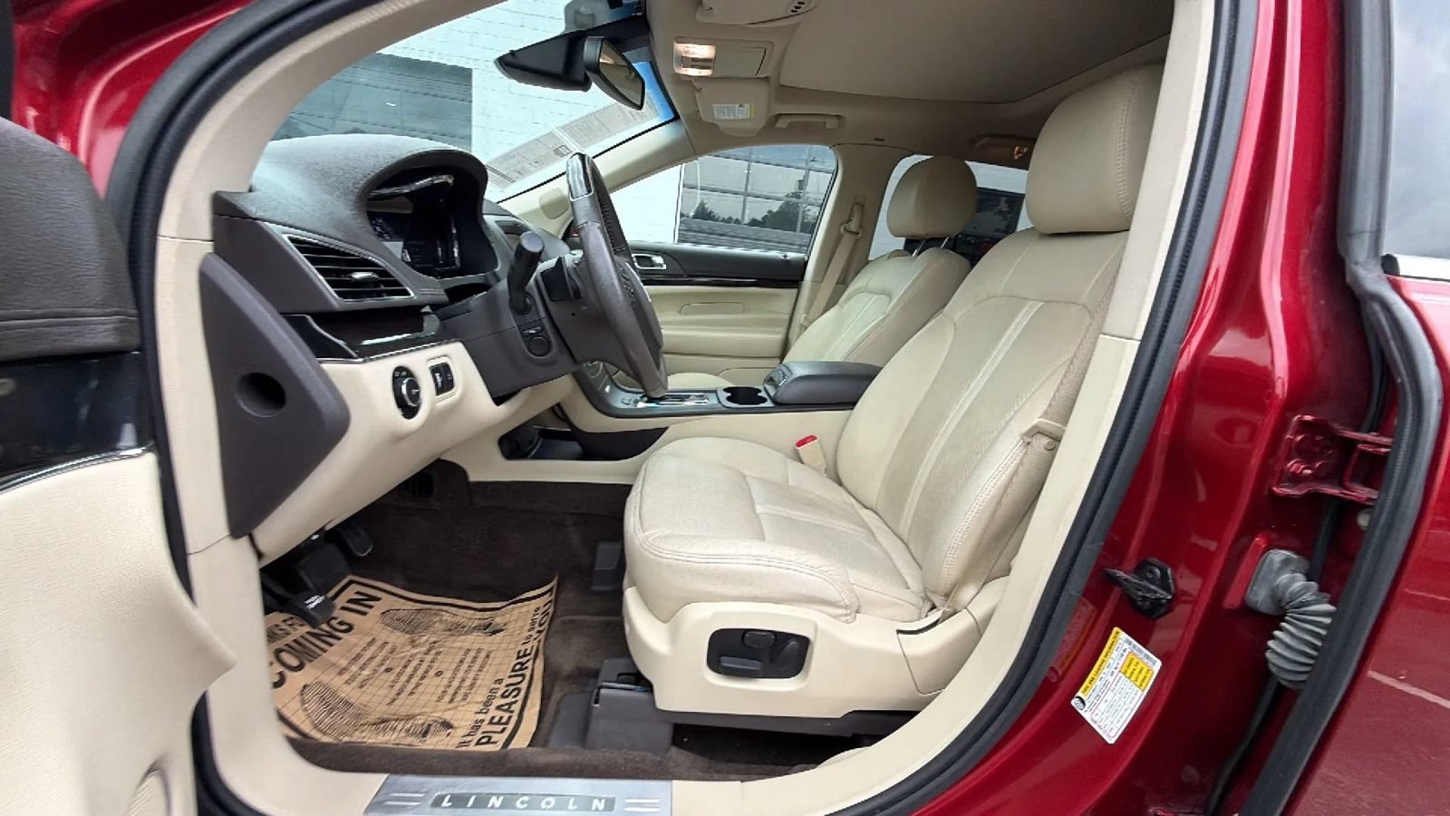 Used 2019 Lincoln MKT AWD image 17